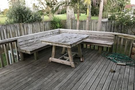 Photo of property in 2/133 Carnoustie Drive, Wattle Downs, Auckland, 2103