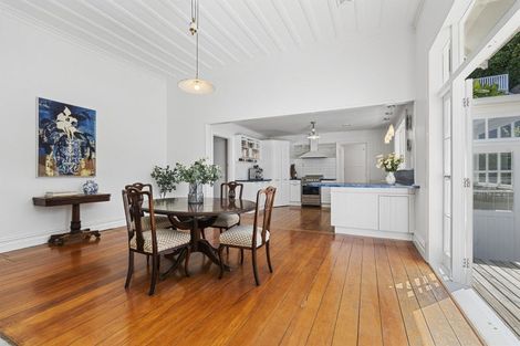 Photo of property in 16 Bracken Street, New Plymouth, 4310