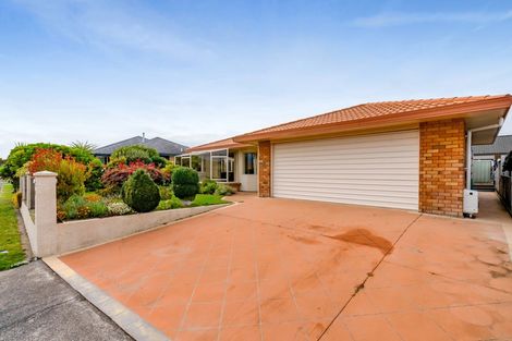 Photo of property in 1/9 Waiwera Place, Merrilands, New Plymouth, 4312
