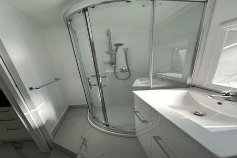 Photo of property in 127 Exmouth Road, Northcote, Auckland, 0627