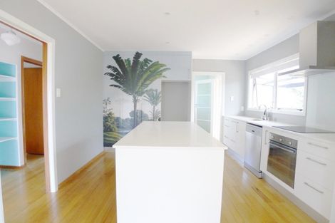 Photo of property in 42 Kervil Avenue, Te Atatu Peninsula, Auckland, 0610