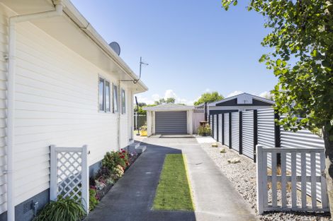 Photo of property in 17 Abraham Crescent, Milson, Palmerston North, 4414