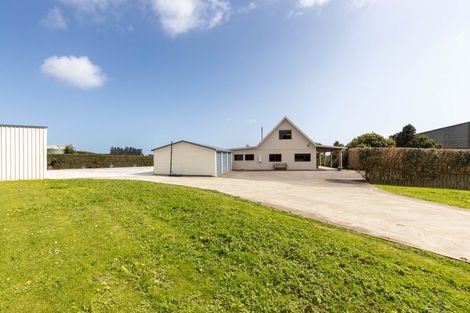 Photo of property in 2 Arthur Road, Paraite, New Plymouth, 4373