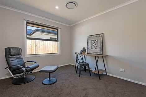 Photo of property in 20 Atlantic Drive, Fitzherbert, Palmerston North, 4410