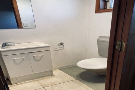 Photo of property in 1 Beihlers Road, Weymouth, Auckland, 2103