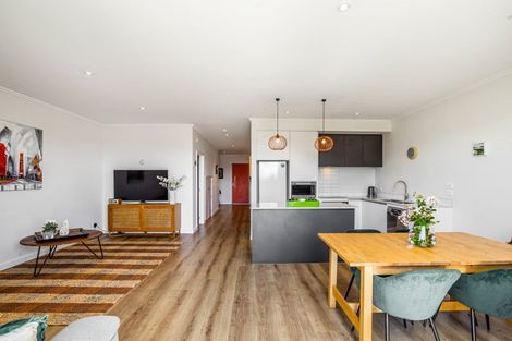 Photo of property in 32 Marine Parade, Hobsonville, Auckland, 0616