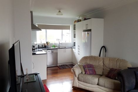 Photo of property in 10 Harding Avenue, Te Atatu South, Auckland, 0610