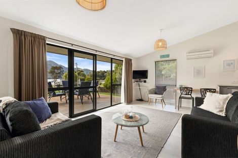 Photo of property in 1992 Queen Charlotte Drive, Momorangi Bay, Picton, 7281