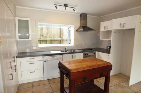 Photo of property in 1/4 Arkles Strand, Arkles Bay, Whangaparaoa, 0932