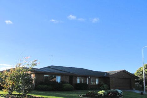 Photo of property in 4 Glen Loch Place, Paraparaumu, 5032