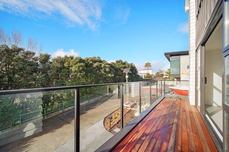Photo of property in 12 Pleasant Way, Matakatia, Whangaparaoa, 0930