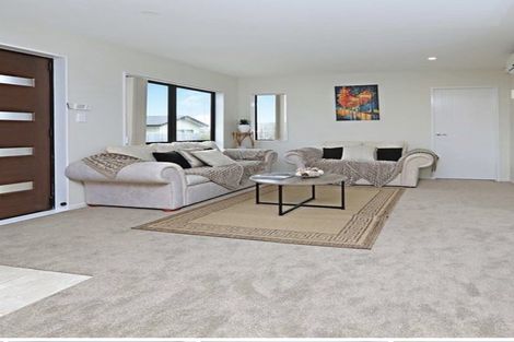 Photo of property in 10 John Broad Place, Flat Bush, Auckland, 2019