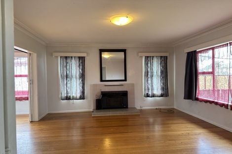 Photo of property in 16 Buscomb Avenue, Henderson, Auckland, 0610