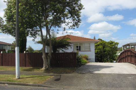 Photo of property in 15 Ngatira Place, Clendon Park, Auckland, 2103