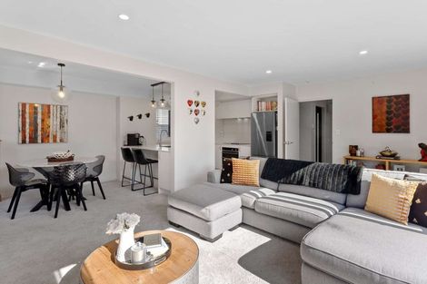 Photo of property in 2/218 Springfield Road, St Albans, Christchurch, 8014