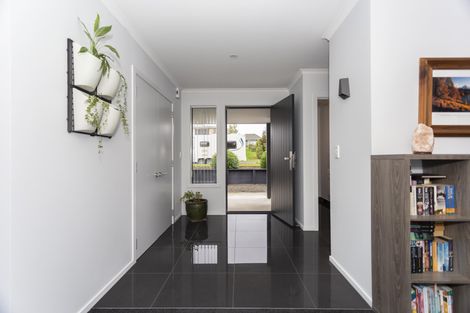 Photo of property in 13 Grove Avenue, Weston, Oamaru, 9401