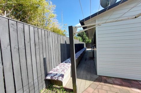 Photo of property in 5 Alwyn Avenue, Te Atatu South, Auckland, 0610