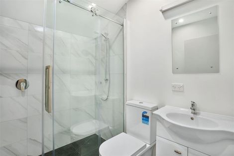 Photo of property in 8/6 John Jennings Drive, Oteha, Auckland, 0632