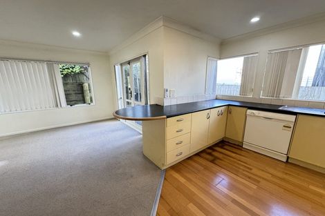 Photo of property in 4 Highgrove Lane, Totara Vale, Auckland, 0632