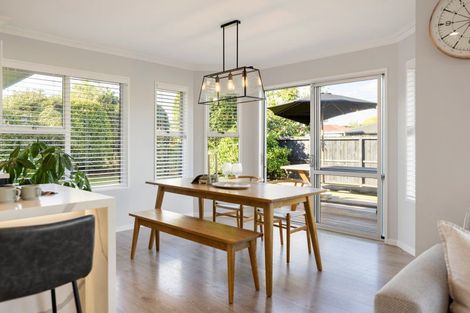 Photo of property in 82 Williams Street, Cambridge, 3434