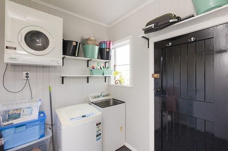 Photo of property in 35 Kauri Street, Roslyn, Palmerston North, 4414