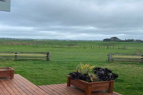 Photo of property in 84 Kaihau Road, Karioitahi, Waiuku, 2683