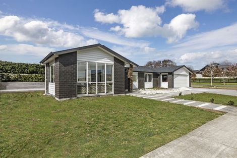 Photo of property in 6 Coote Way, Kumeu, 0810