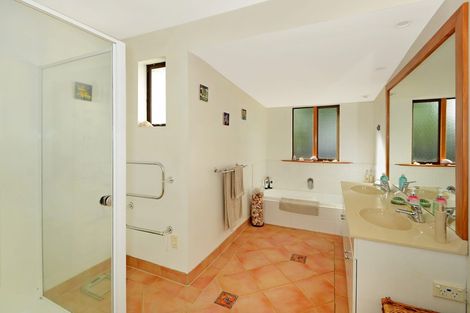 Photo of property in 1/90 Target Road, Totara Vale, Auckland, 0629