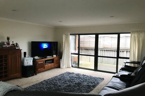 Photo of property in 19 Trillick Place, Tuakau, 2121