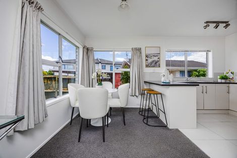 Photo of property in 4/3 Corin Avenue, Manurewa, Auckland, 2102
