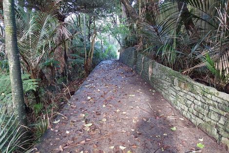 Photo of property in 323 Glenfield Road, Glenfield, Auckland, 0629