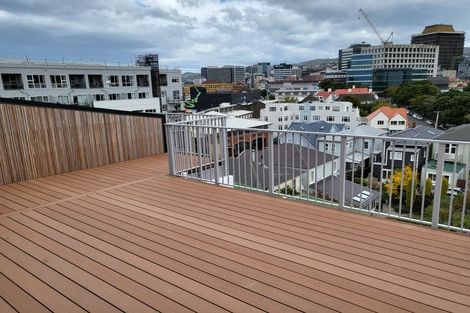 Photo of property in Endeavour Apartments, 5/125 Thorndon Quay, Pipitea, Wellington, 6011