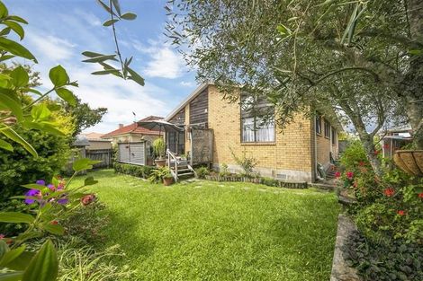 Photo of property in 4a Skilgate Avenue, New Lynn, Auckland, 0600