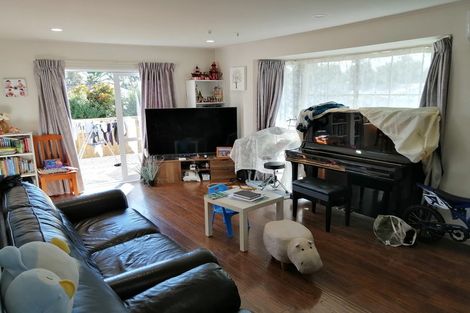 Photo of property in 3 Sunward Rise, Glenfield, Auckland, 0629