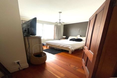 Photo of property in 11 Aorangi Terrace, Thorndon, Wellington, 6011