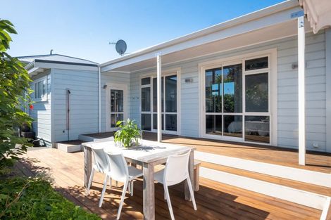 Photo of property in 5 Breakwater Road, Bluff Hill, Napier, 4110