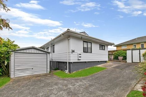 Photo of property in 2/23 Bernina Place, Weymouth, Auckland, 2103