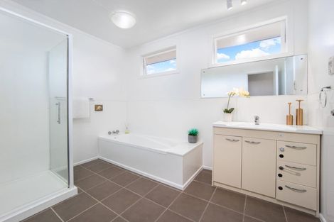Photo of property in 20 Waione Avenue, Te Atatu Peninsula, Auckland, 0610