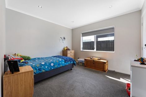 Photo of property in 12 Monaco Grove, Fitzherbert, Palmerston North, 4410
