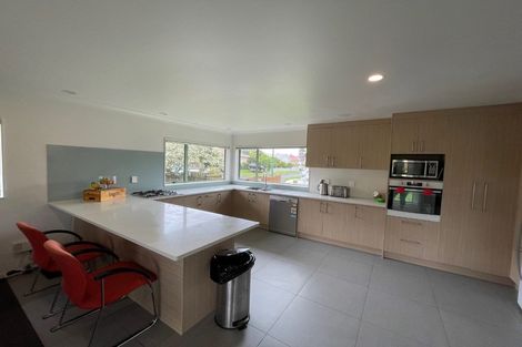 Photo of property in 14 Hagen Close, Golflands, Auckland, 2013