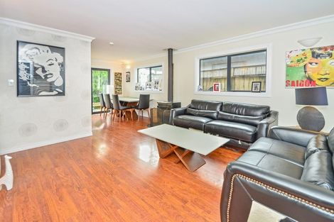 Photo of property in 20 Collingwood Road, Waiuku, 2123