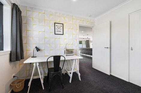 Photo of property in 6 Waimarama Court, Roslyn, Palmerston North, 4414