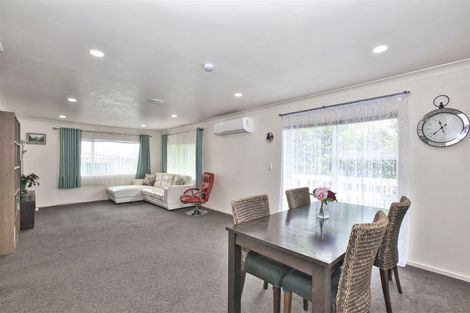 Photo of property in 2/8 Bronzewing Terrace, Unsworth Heights, Auckland, 0632