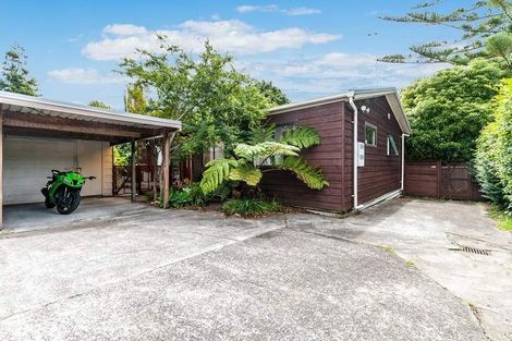 Photo of property in 2/5 September Place, Forrest Hill, Auckland, 0620