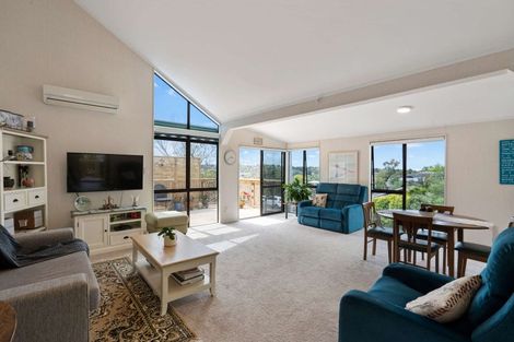 Photo of property in 1/5 Lynngate Place, Hillcrest, Auckland, 0627