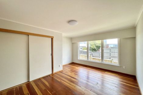 Photo of property in 3 Taha Road, Te Atatu South, Auckland, 0610