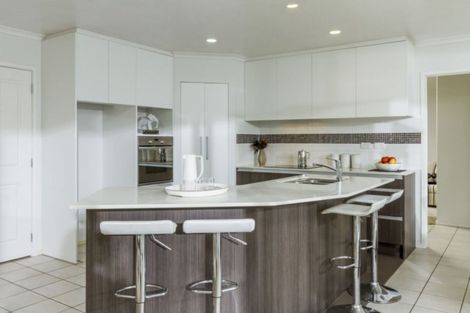 Photo of property in 18 William Gamble Drive, Greenhithe, Auckland, 0632