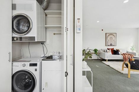 Photo of property in Winslow Apartments, 12/2 Ohiro Road, Aro Valley, Wellington, 6021