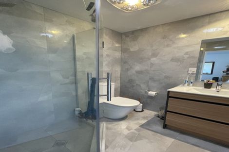 Photo of property in 2/4 Mcquoid Place, Glenfield, Auckland, 0629