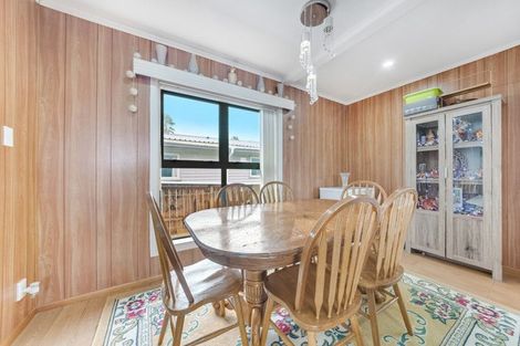 Photo of property in 16 Waterview Road West, Stanley Point, Takanini, 0624